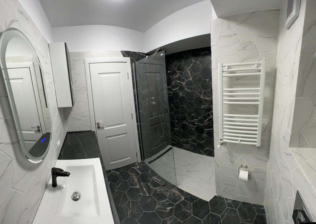 Apartament Lux Bacovia 2 Apartman Bákó Kültér fotó